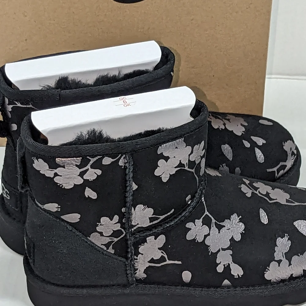 Ugg Australia Women's Classic Mini Floral Foil Boot Size 6.0 7.0 - Picture 2 of 8